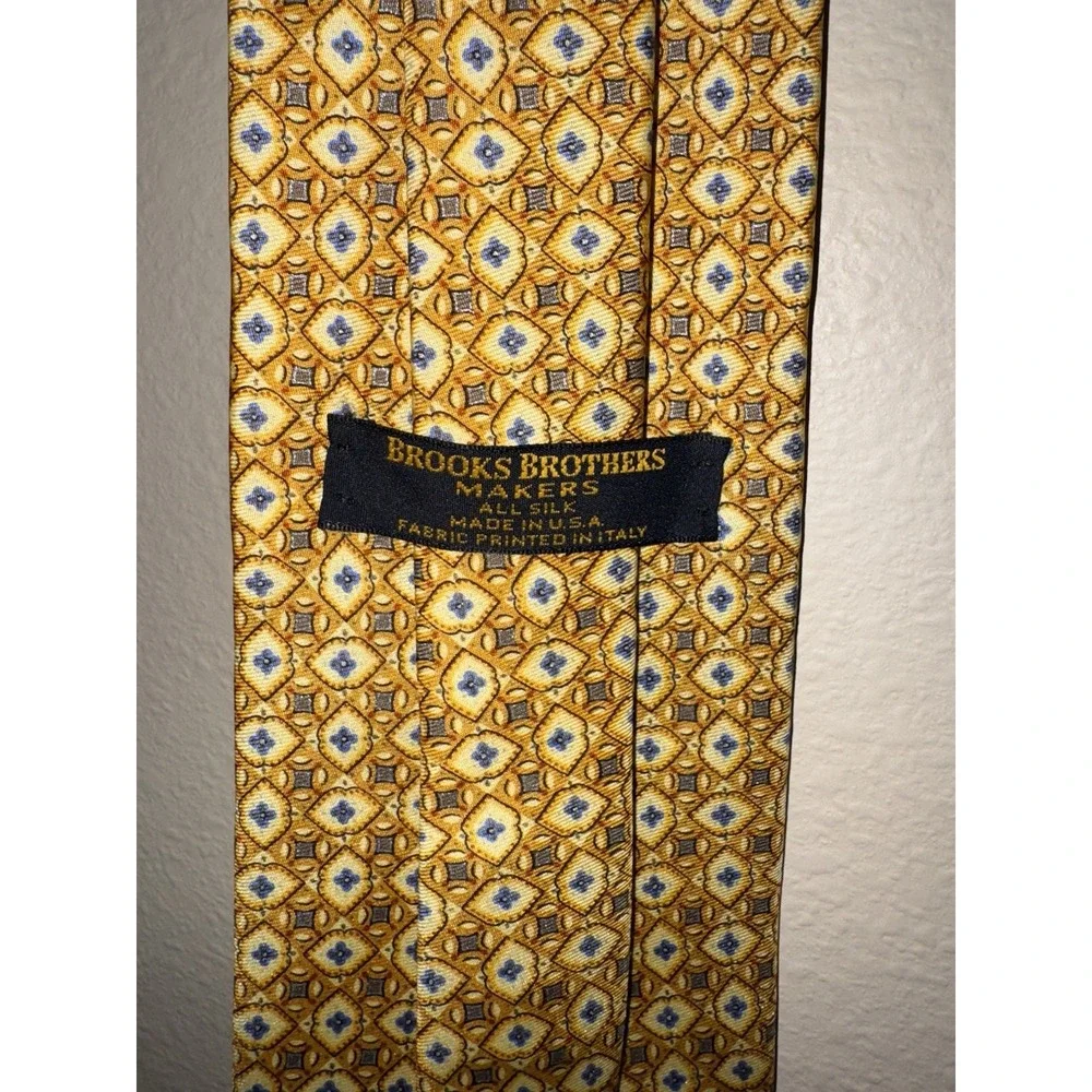 Brooks Brothers Makers‎ Gold Silk Geometric Medallion Necktie Made in USA Italy